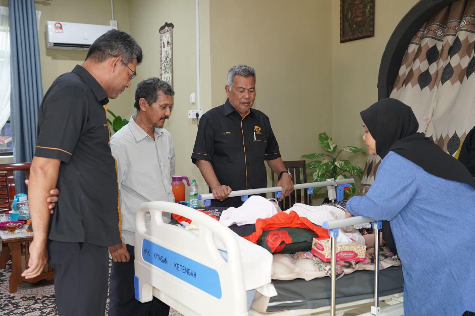 PENYERAHAN SUMBANGAN KATIL OLEH YAYASAN KETENGAH
