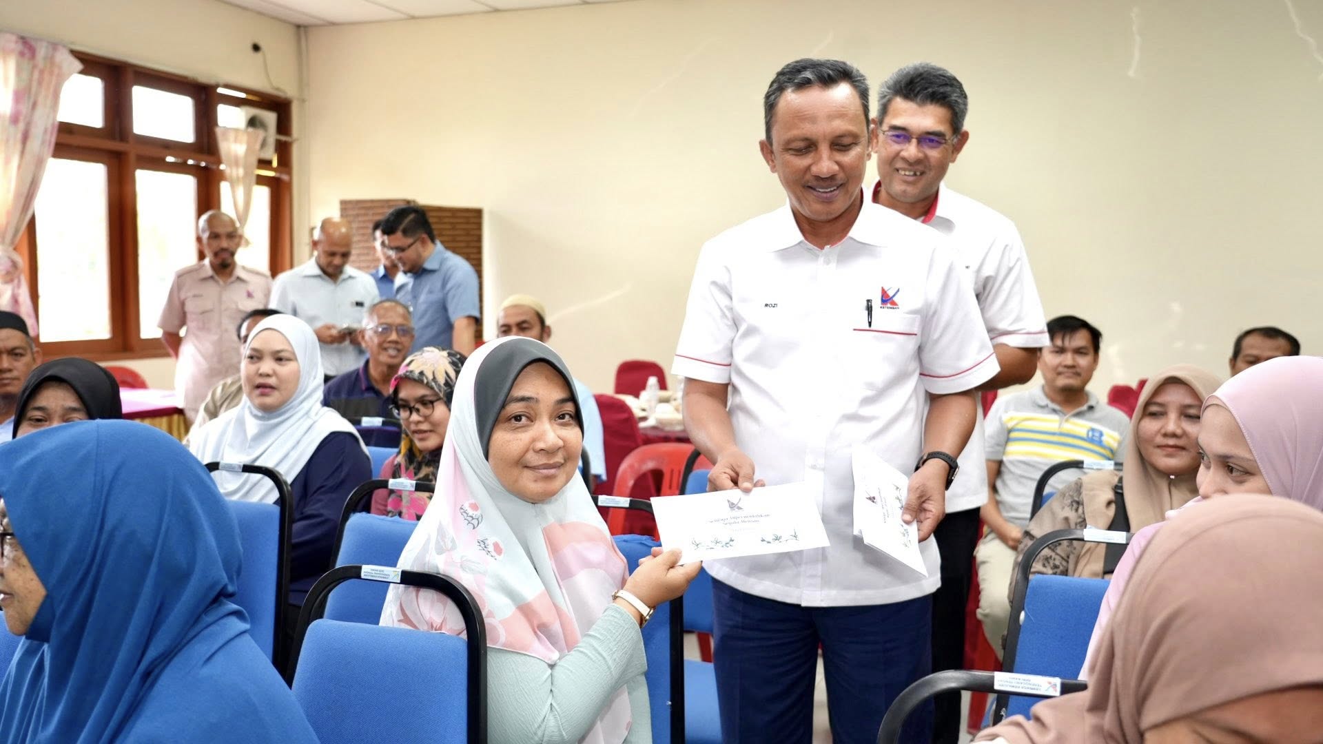 Yayasan KETENGAH Salur Bantuan Kepada Mangsa Ribut di Bandar Seri Bandi