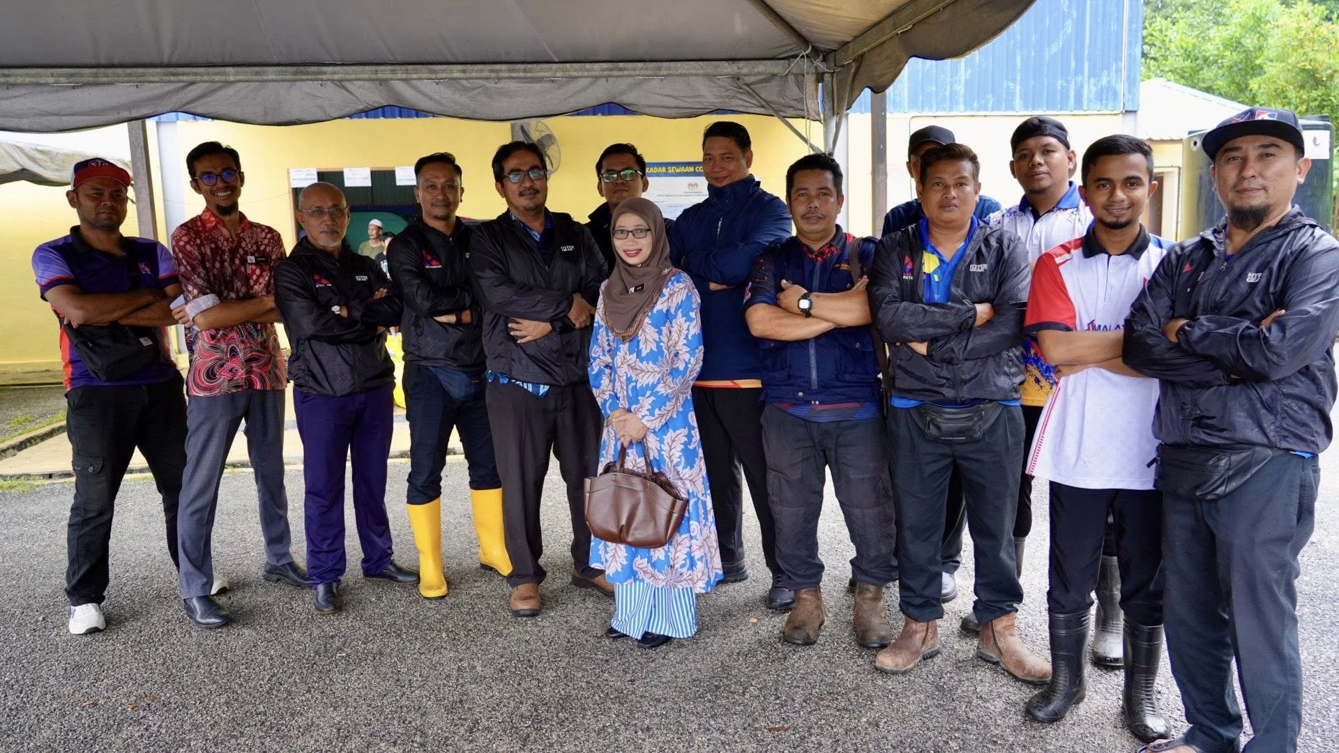 KETENGAH SALUR BANTUAN KEPADA MANGSA BANJIR