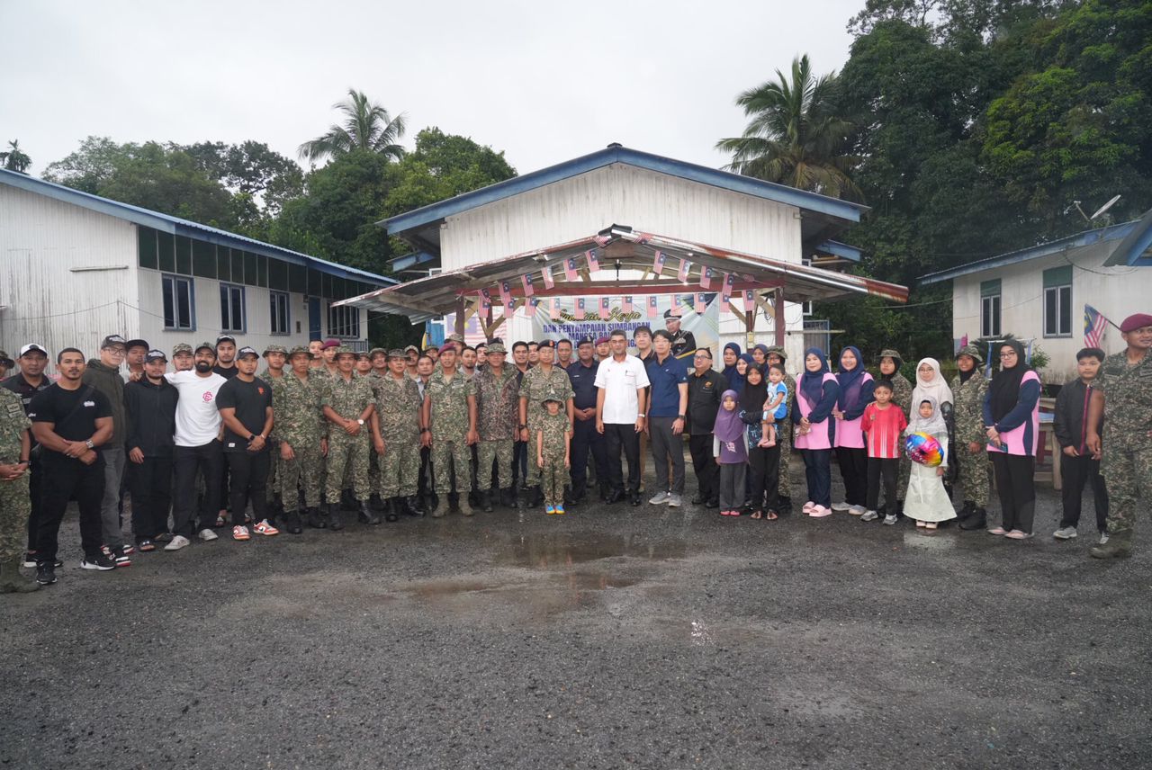Sumbangan bagi mengurangkan beban kepada mangsa banjir di Kampung Shukor