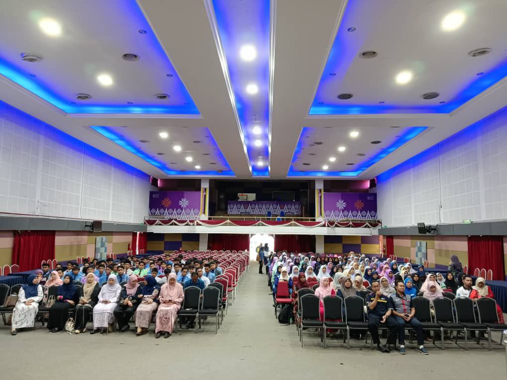 PROGRAM ILMU KETENGAH 2025: 180 CALON SPM DIDEDAH DUNIA KAMPUS UITM DUNGUN