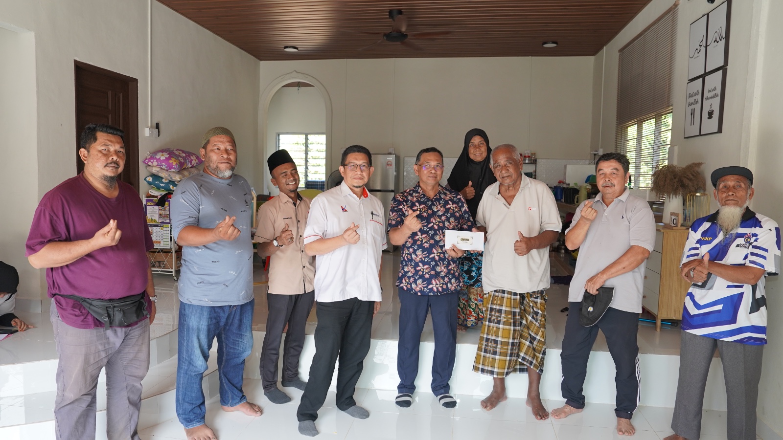 YAYASAN KETENGAH SALUR SUMBANGAN KECEMASAN BANTU PENDUDUK TERJEJAS MUSIBAH KEBAKARAN