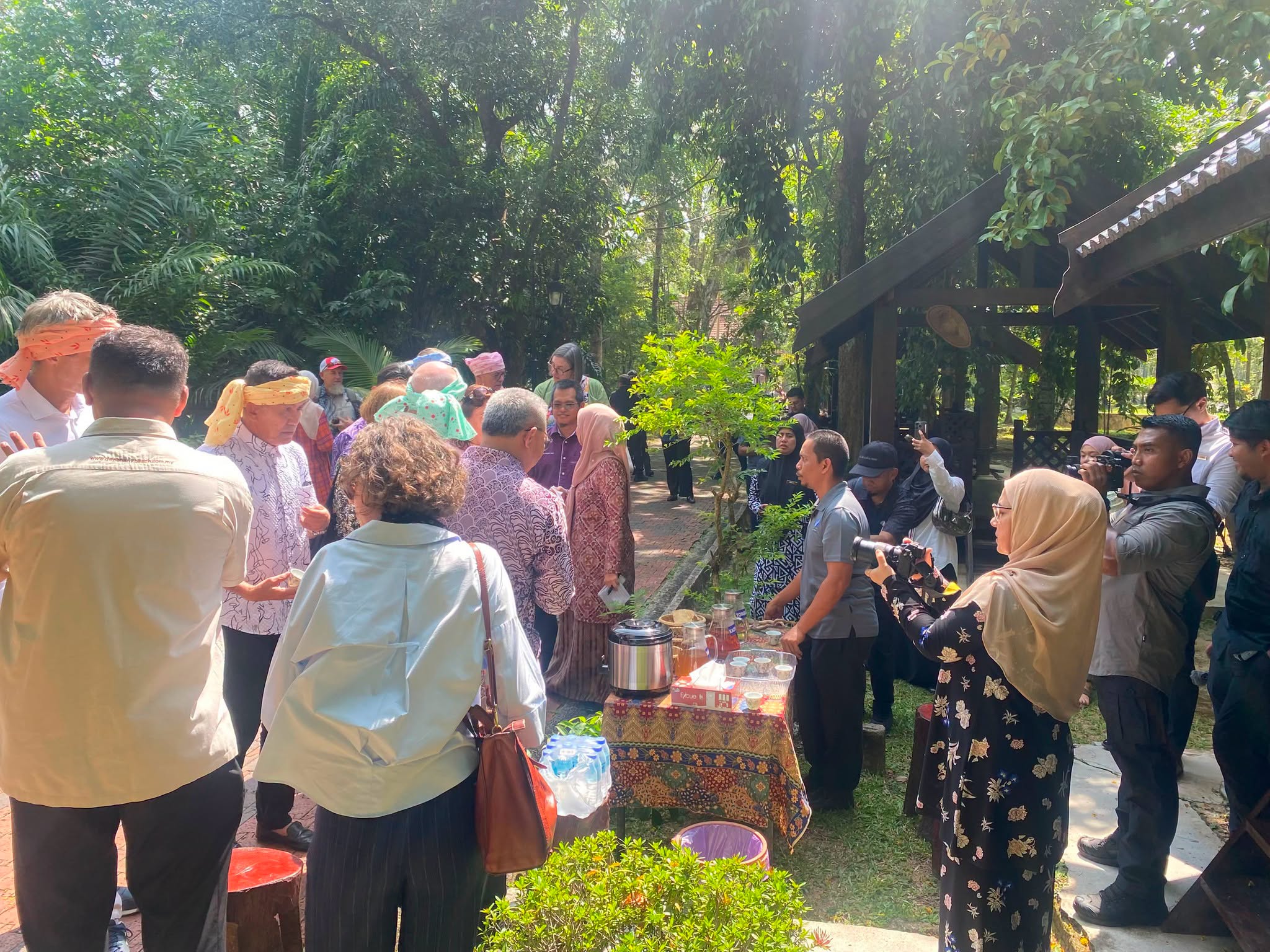 KETENGAH Perkenal Minuman Herba Tradisional kepada Delegasi Kesatuan Eropah