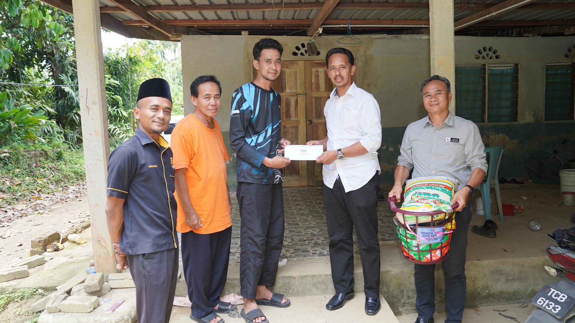 KETENGAH FOUNDATION DISTRIBUTES AID TO RESIDENTS AFFECTED BY FALLEN TREES