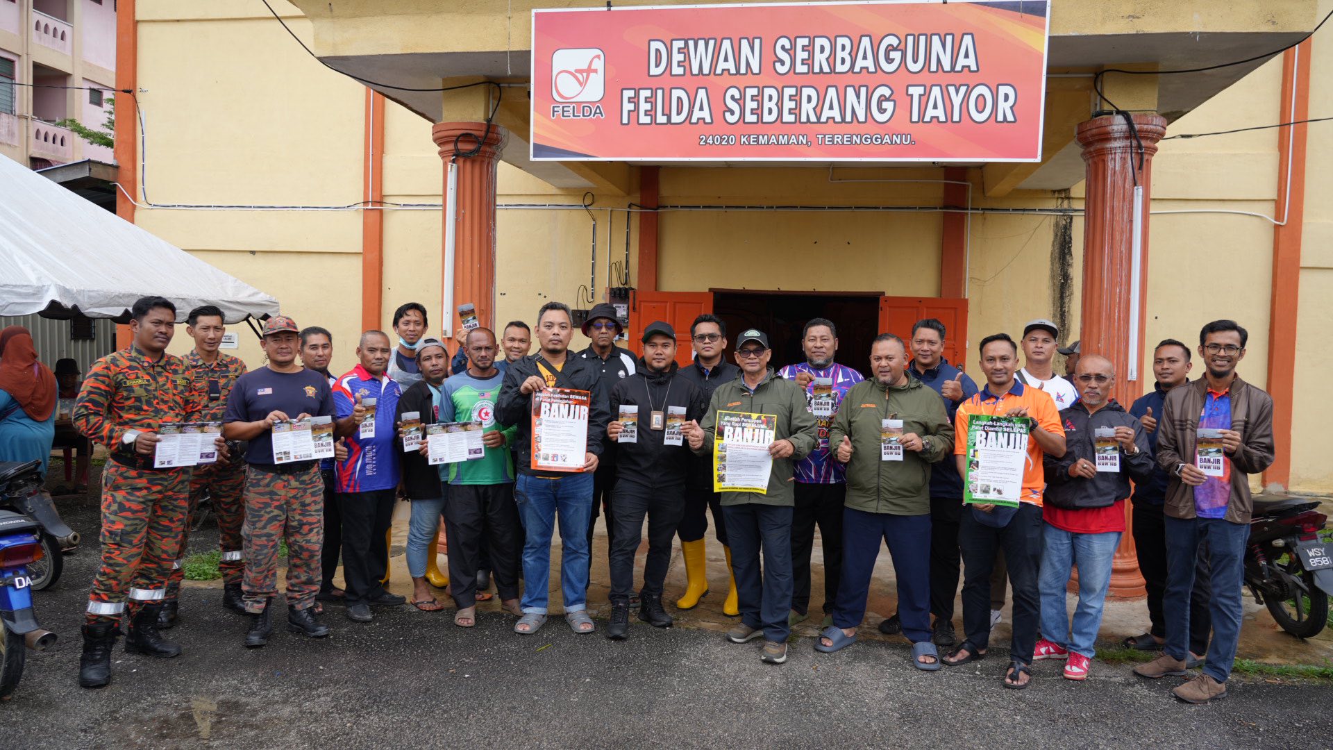 MANGSA BANJIR DIBANTU- 85 KIT BANTUAN BENCANA DIAGIHKAN