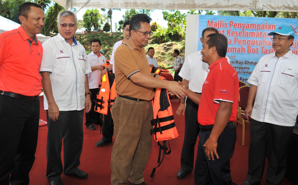 Majlis Penyerahan Jaket Keselamatan – Lembaga Kemajuan 