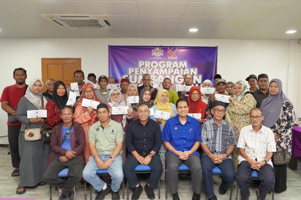 Penyampaian Sumbangan Bencana Ribut Wilayah KETENGAH